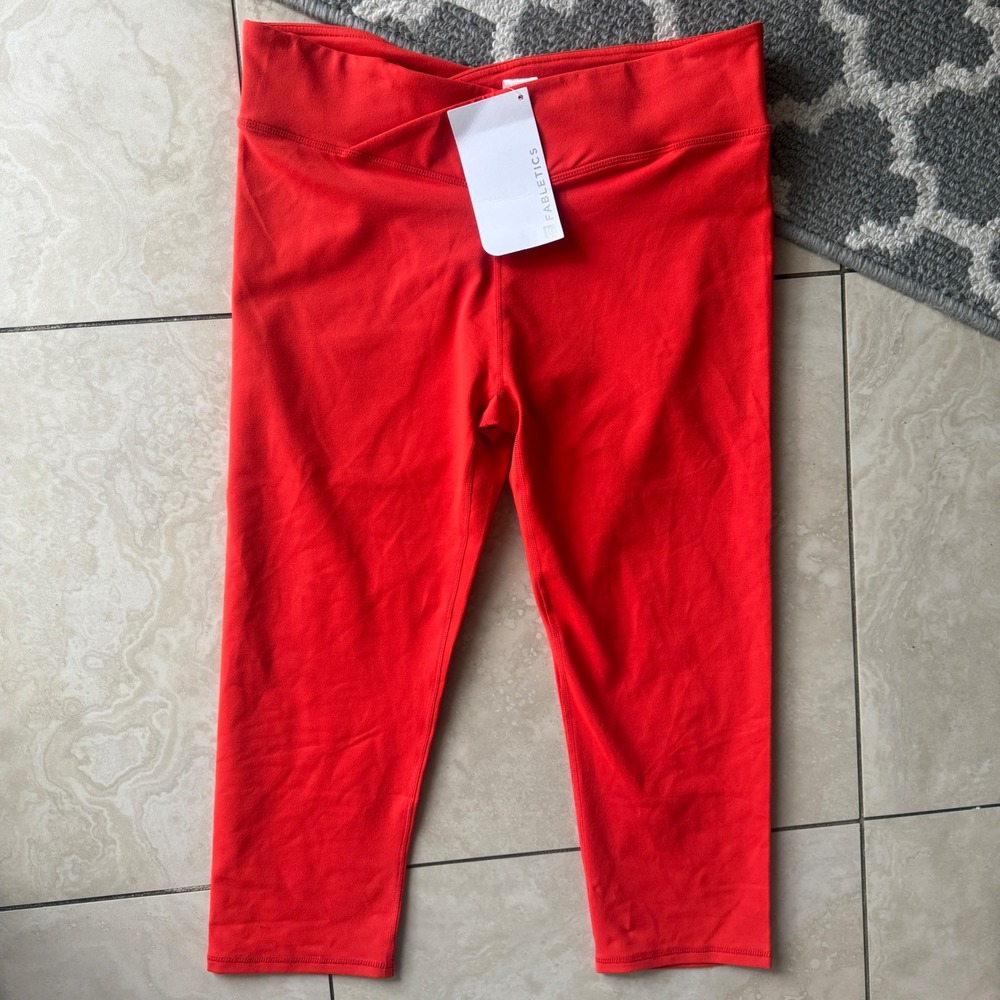 Fabletics Coral Cropped Leggings | Large | NWT | Exercise, Loungewear, Pilates - Picture 2 of 6